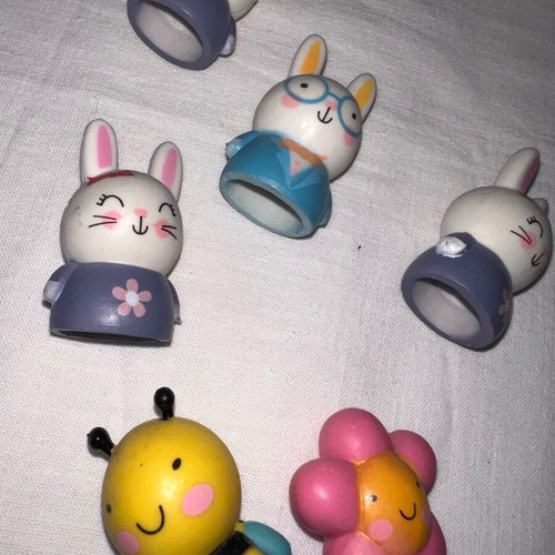 Finger puppet theater set like new, 6 collectible characters