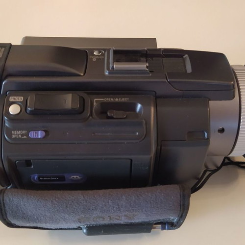 Sony DCR-TRV950E video camera used with extra accessories