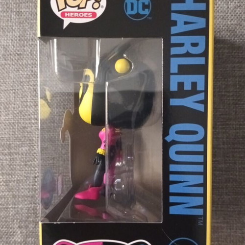 Funko Pop Harley Quinn 371 Black Light Glow like new