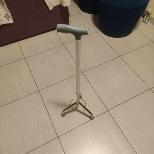 Pi tripod like new with adjustable height