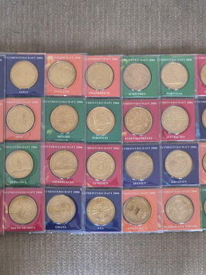 Mundial 2006 album used with 32 national team medals