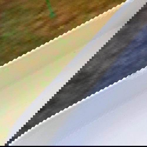 Керамичен малък поднос употребяван с чип на ръба