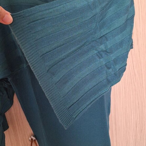 Women's blouse with batwing sleeve like new, green