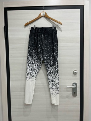 Women's leggings used, size M, black with pattern