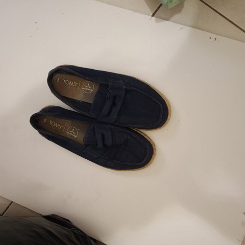 Toms shoes size 40.5 used