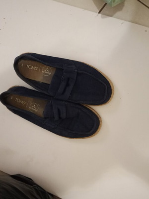 Toms shoes size 40.5 used