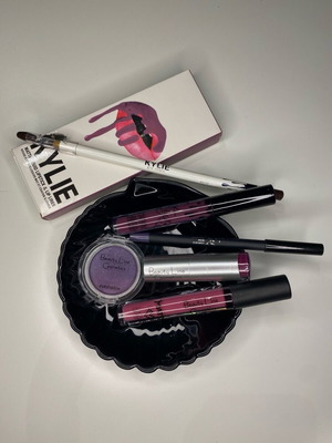 Purple Love new makeup products with lipstick, eyeshadow and eyebrow pencil