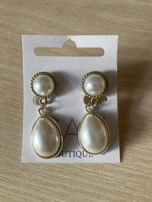 Dangling earrings used