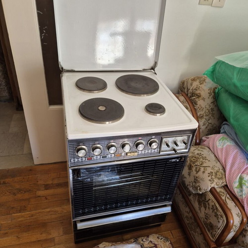 Two functional vintage style stoves