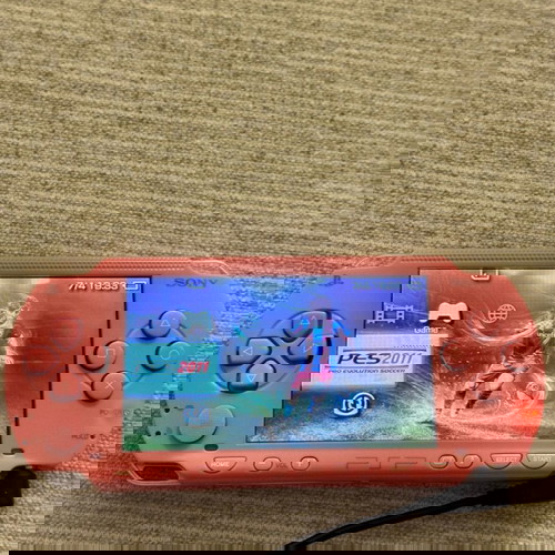 Sony PSP-1004 ροζ σαν καινούργιο με παιχνίδι και φορτιστή