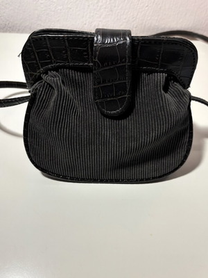 Small vintage crossbody shoulder bag like new, black