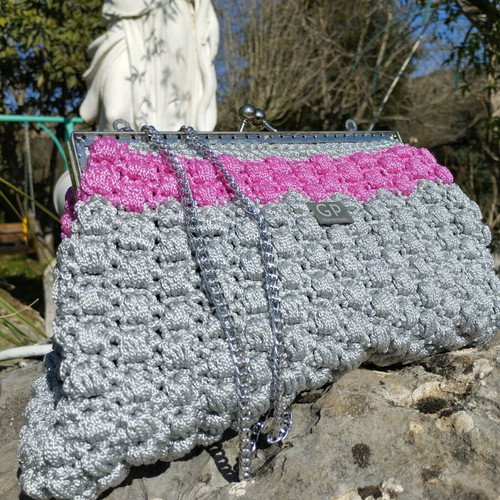 Handmade knitted shoulder bag grey new with silver chain