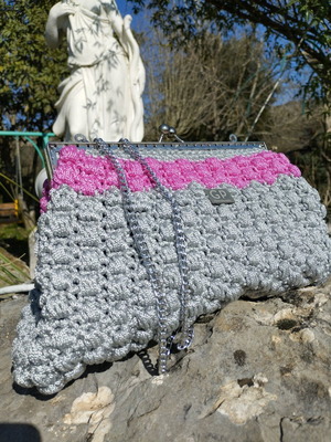 Handmade knitted shoulder bag grey new with silver chain