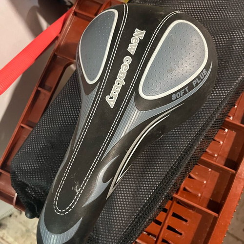 Anatomical bicycle saddle like new