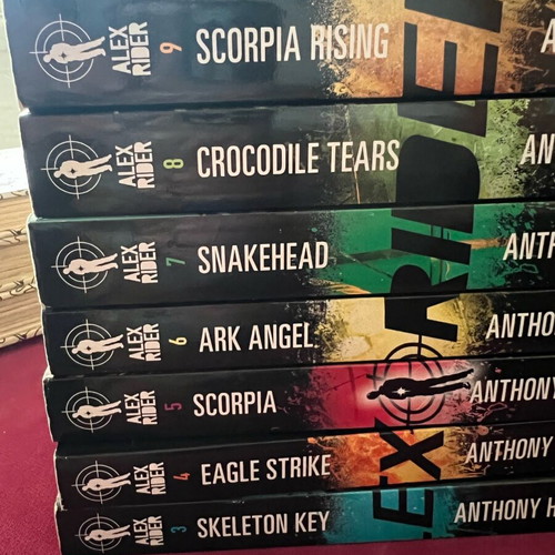 Alex Rider book series 3-10 like new, English, 8 volumes