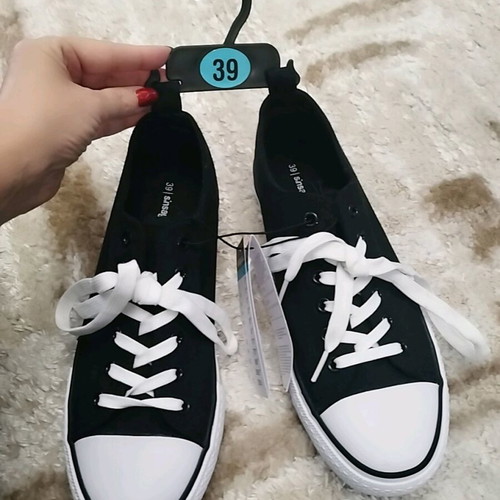 Sneakers new, size 39, black and white