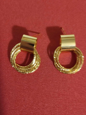 Earrings new gold tone with multiple circle hoops