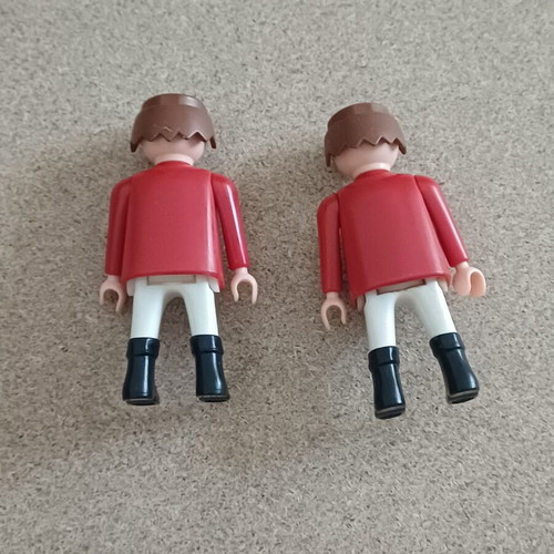 Playmobil British soldiers or officers figures, like new