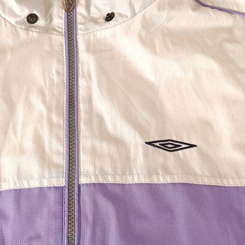 Vintage μπουφάν Umbro γυναικείο σαν καινούργιο, μέγεθος 38, με αποσπώμενη κουκούλα