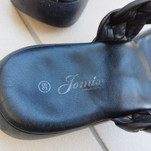 Jomix women's Italian anatomical slippers size 39 like new, black