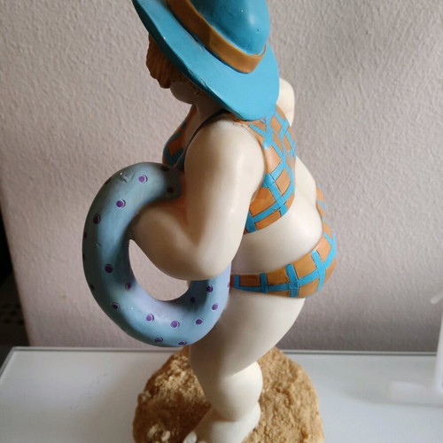 Table decorative 21cm like new, plastic