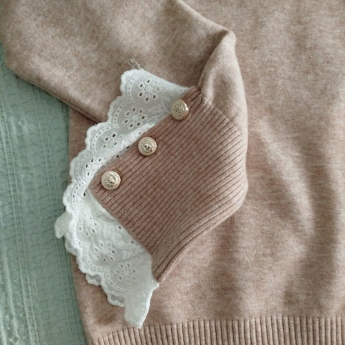 Women's pink pullover like new with lace cuffs and buttons, size L