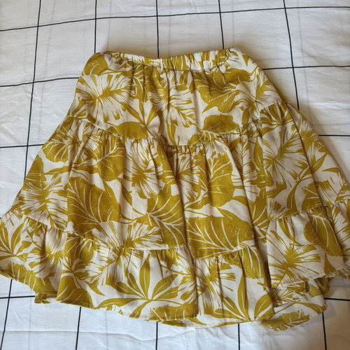 Femmes pleated summer skirt with tropical print size S like new