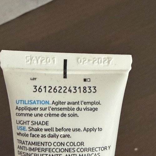Effaclar Duo (+) Unifiant Light Color used skincare product