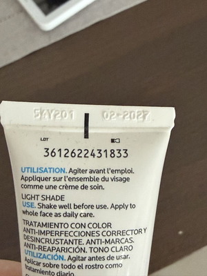Effaclar Duo (+) Unifiant Light Color used skincare product
