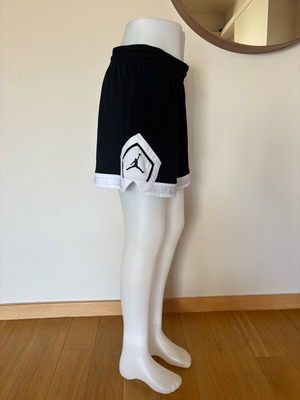 Jordan women's Diamond shorts like new, size L, black and white