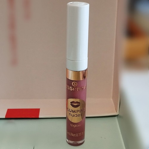 Essence Lipgloss Plumping Nudes new