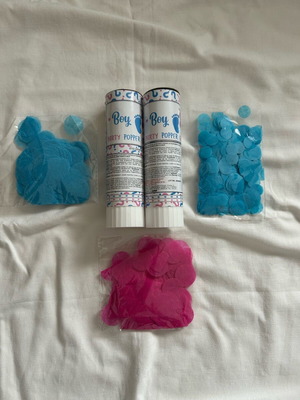 Gender reveal set new with blue and pink confetti