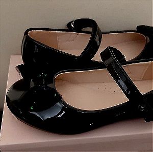 Παιδικα κλειστά παπούτσια λουστρίνι - μπαλαρίνες σε μαυρο χρωμα με φιόγκο μπροστα .Νουμερο : 29 20 €