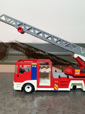 Playmobil 4820 пожарна кола употребявана, за части