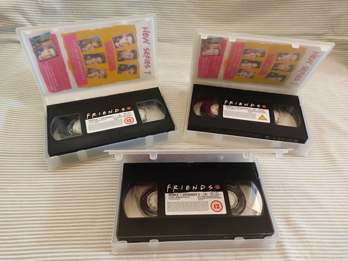 Friends box set with 3 used VHS tapes,… - € 17,00 - Vendora.cy