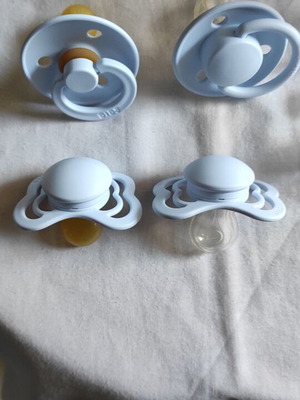 Bibs Try-It Size 1 pacifiers like new, blue