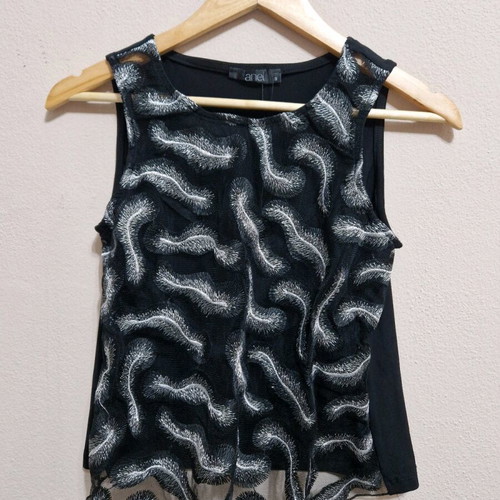 Anel sleeveless top black like new, size S with embroidered tulle