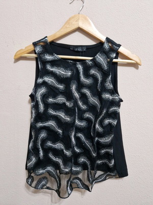 Anel sleeveless top black like new, size S with embroidered tulle