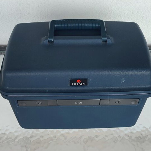 Vintage Delsey Club Cosmetic Case used, blue, complete set with key