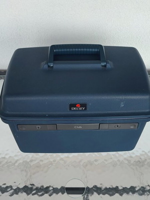 Vintage Delsey Club Cosmetic Case used, blue, complete set with key