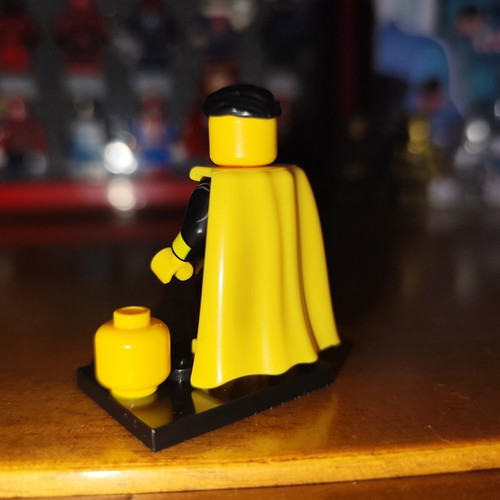 Capevincible figure like new with base and extra head