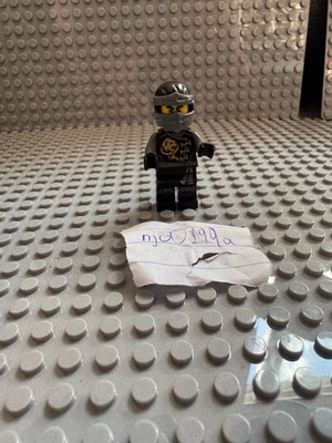 Lego Minifigure Ninjago Cole Skybound with Neck Bracket and Modified Tile like new