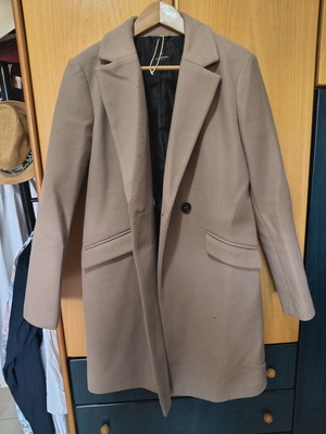 Stradivarius women's coat excellent condition, beige, size M