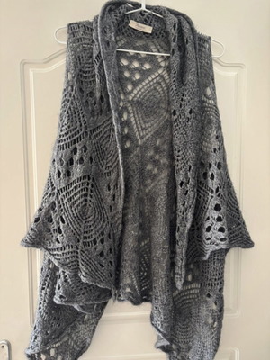 Πλεκτό γιλέκο Rococo γκρι σαν καινούργιο