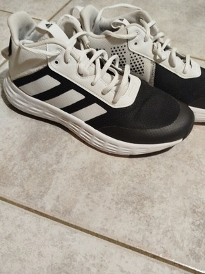 Adidas Basket Shoes size 40 like new, black and white
