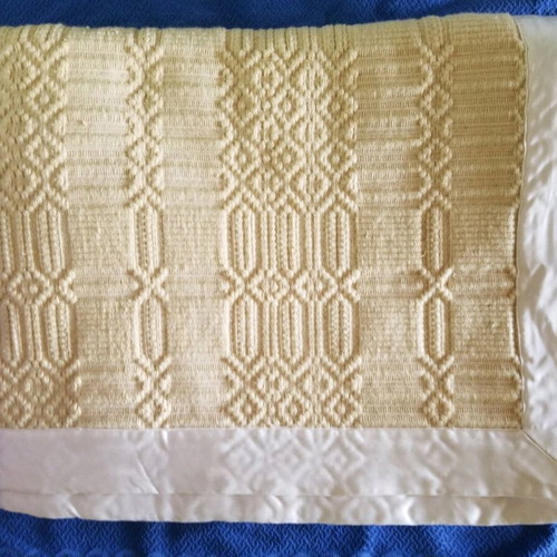 Woolen woven table linen like new