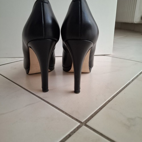 Black Pumps size 37 like new