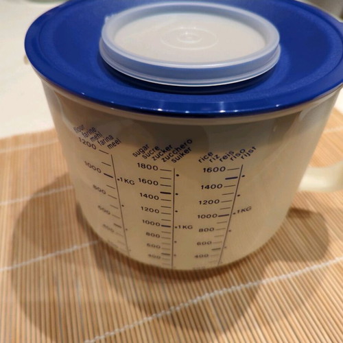 Tupperware measuring jug and measuring shaker