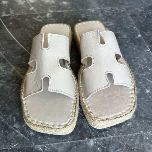 Runnerboss sandals size 40 like new, beige leather platform