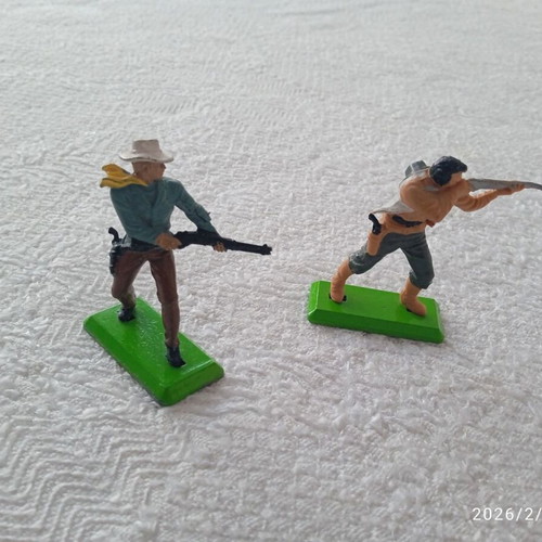 Military miniature figures used, set of 8